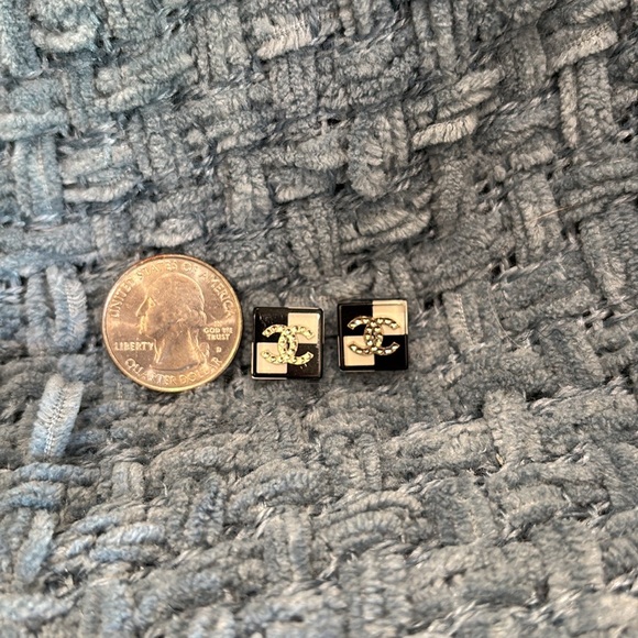 Chanel Black & White Resin Earrings - Picture 3 of 7